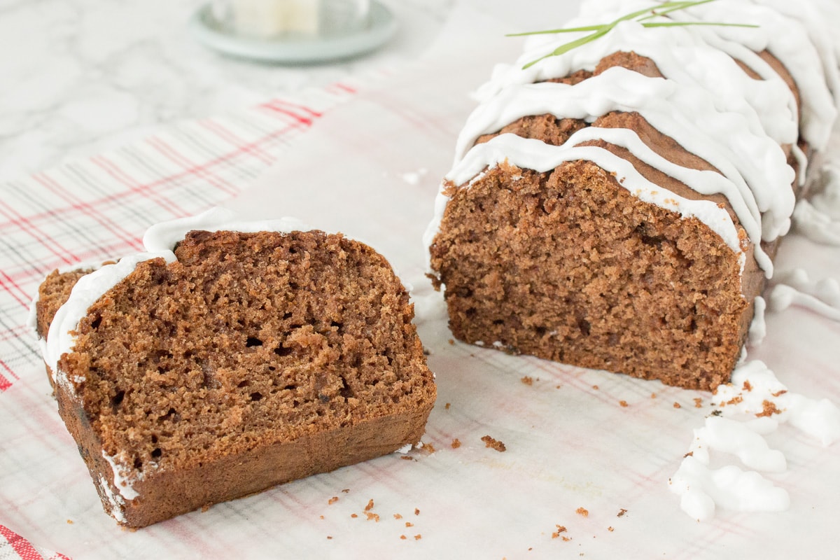 Irresistibly soft and full of warm, fragrant spices, this Healthy Gingerbread Loaf Cake is refined sugar-free and made with all healthy ingredients. Decorated with royal icing and just delicious, it's perfect for the holidays and chilly winter mornings. CLICK to grab the recipe or PIN for later!