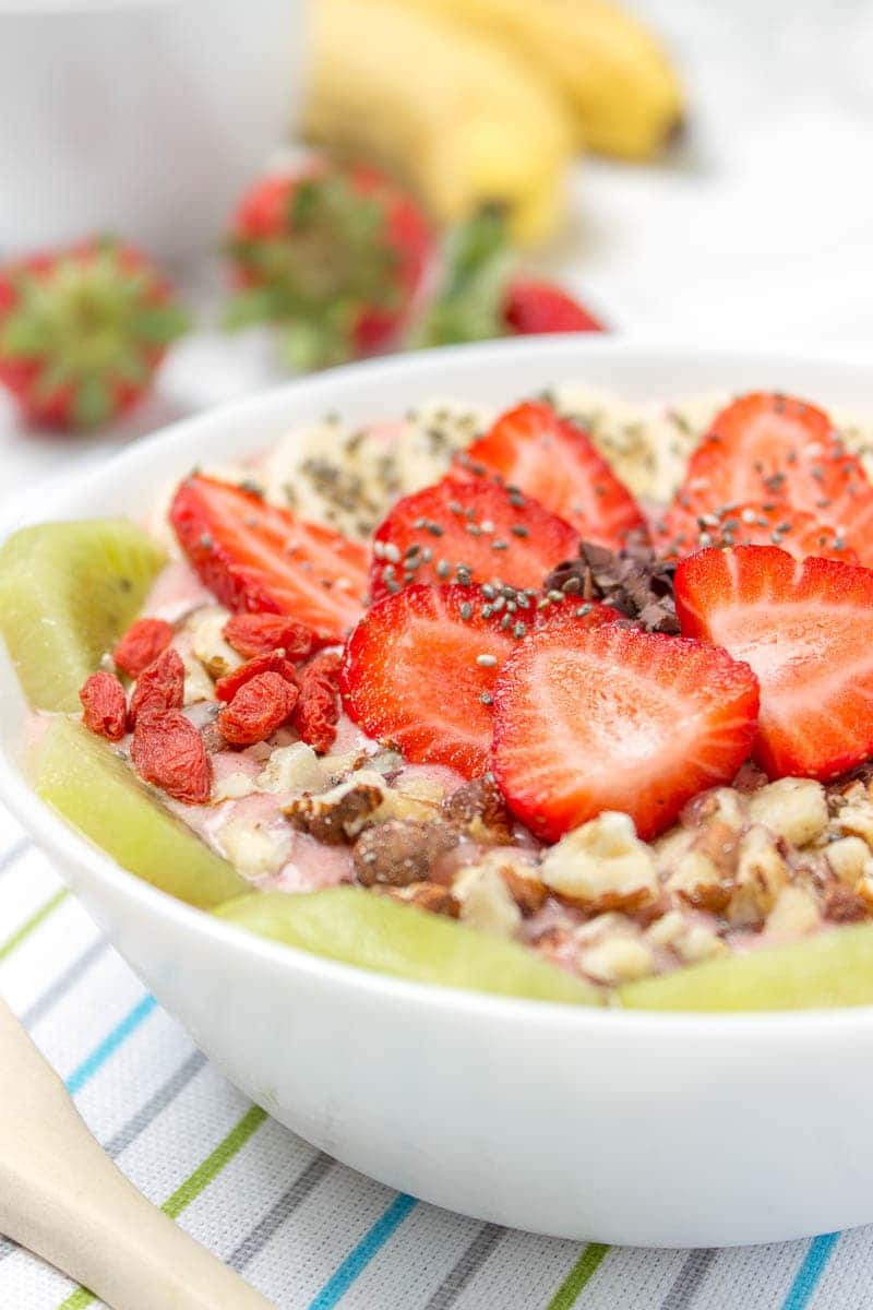 Creamy and sweet with a kick of spicy ginger, this immune boosting Strawberry Ginger Smoothie Bowl is a fresh and HEALTHY breakfast done in just minutes! Packed with nutrients, low calorie and WITHOUT added sugars. Vegan, gluten free and dairy free. DELICIOUS! #vegan #glutenfree #dairyfree #sugarfree #healthy #smoothie #recipe #breakfast #kids