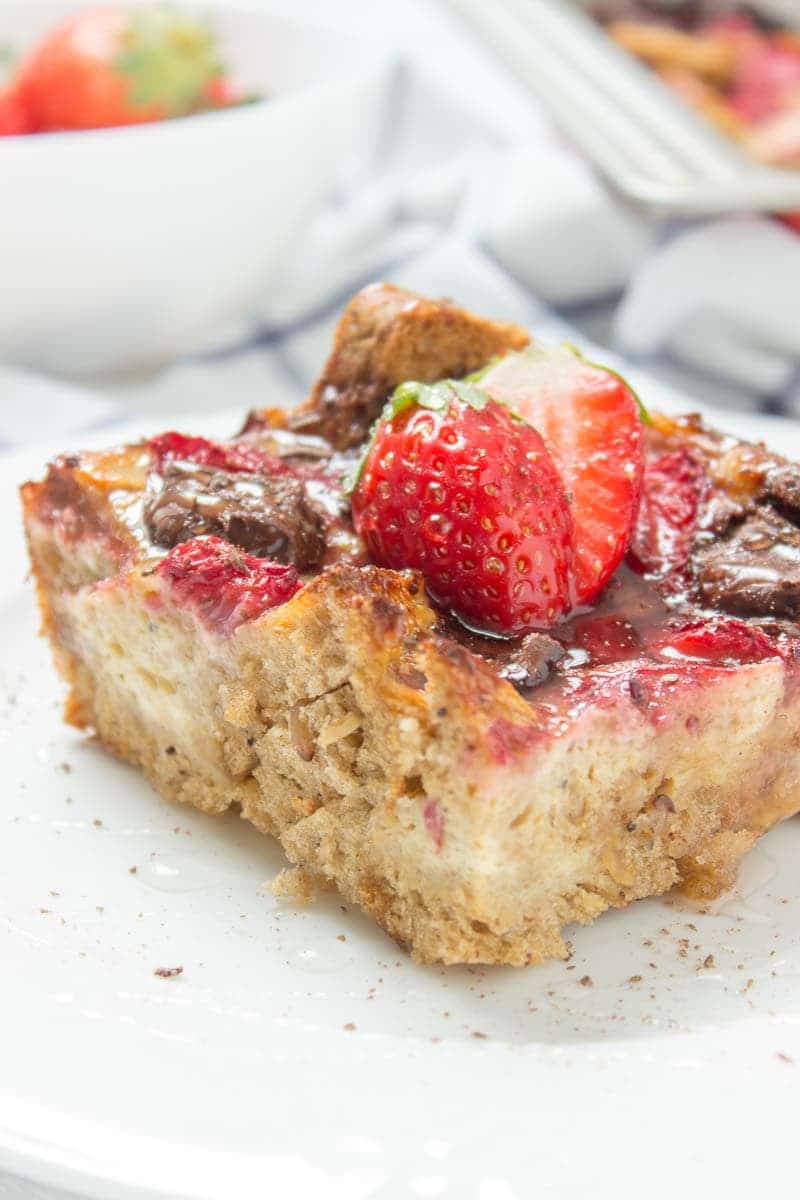 Sweet and flavorful, this Strawberry Chocolate French Toast Bake is the ultimate crowd-pleaser. It's filled with cottage cheese and super HEALTHY. A delectable, make-ahead morning treat or brunch. #breakfast #healthy #brunch #overnight #casserole