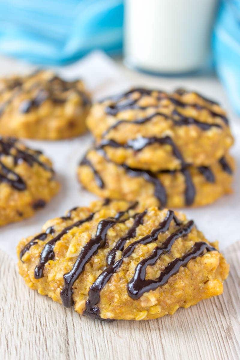 Pumpkin Oatmeal Cookies filled with aromatic spices and crunchy peanuts are the perfect Fall treat. These cookies are HEALTHY, refined sugar-free and just delicious! #healthy #cookies #pumpkin #fall #autumn #kids #snack #breakfast #easy #oats #chocolate | www.natalieshealth.com