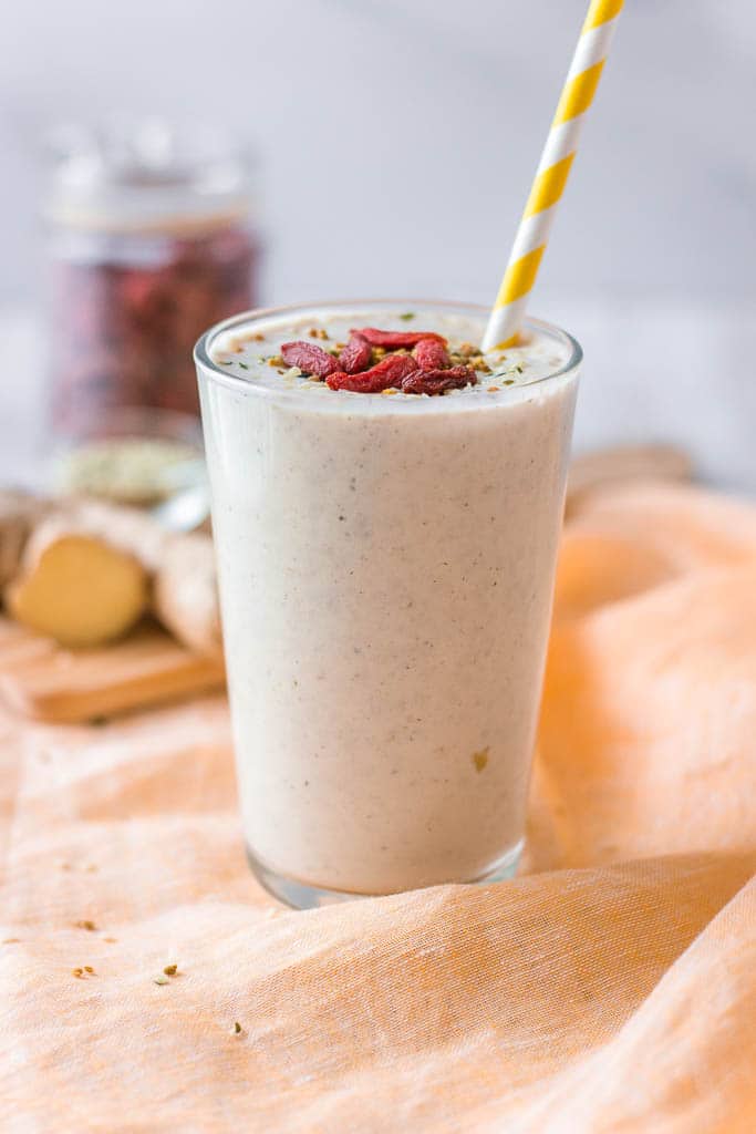 Ginger Banana Smoothie topped with hemp seeds and goji berries