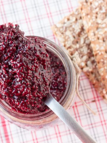 This quick and easy, super healthy Blackberry Chia Seed Jam is rich in nutrients, pectin-free, and contains only natural ingredients. It's also low in sugar, packed with proteins and fibers which make this jam a delicious and healthy breakfast or snack. CLICK to read more, or PIN for later!