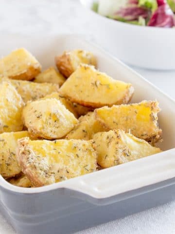 Super easy, healthy and delicious, roasted garlic parmesan potatoes baked in the oven seasoned with aromatic spices. It's perfect low-calorie meal, full of nutrients. CLICK to read more or PIN for later!
