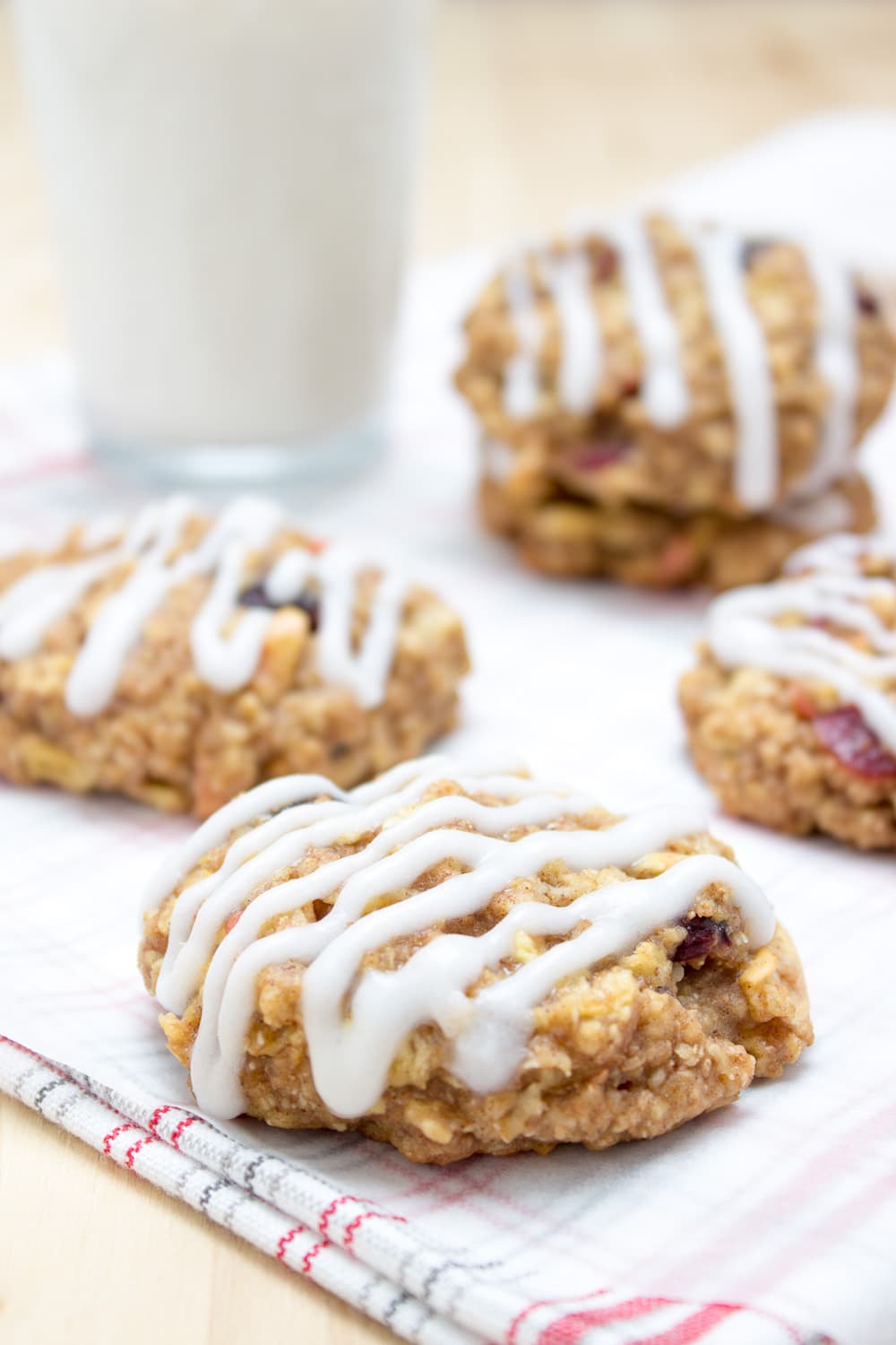 Soft and chewy Apple Cinnamon Oatmeal Cookies, perfect high-fiber breakfast or healthy snack. These cookies are very nutritious, made with all healthy ingredients and contain no refined sugars. CLICK to read the recipe or PIN for later!