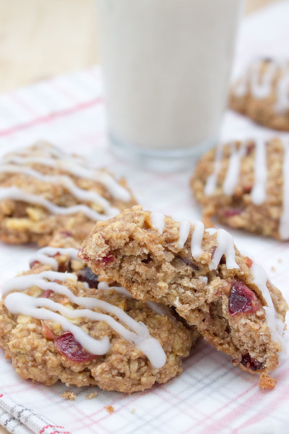 Pleasantly fragrant, soft and chewy these Apple Cinnamon Oatmeal Cookies are the perfect high-fiber breakfast cookies ready in 20 minutes. They’re very nutritious, made with all healthy ingredients and contain no refined sugars. CLICK to grab the recipe or PIN for later!