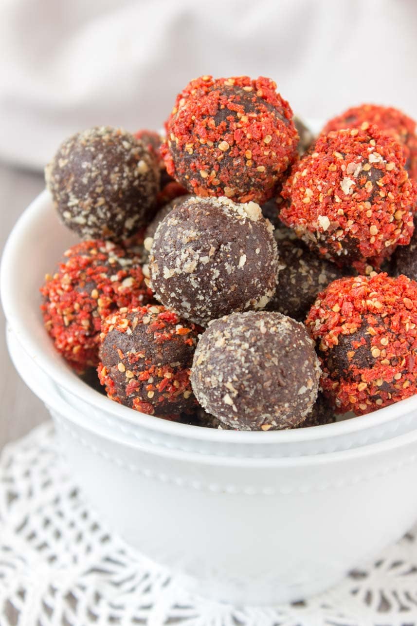 Turmeric Maca Powder Cacao Energy Balls Vegan Glute-Free Refined Sugar-Free Low-Calorie Snack 