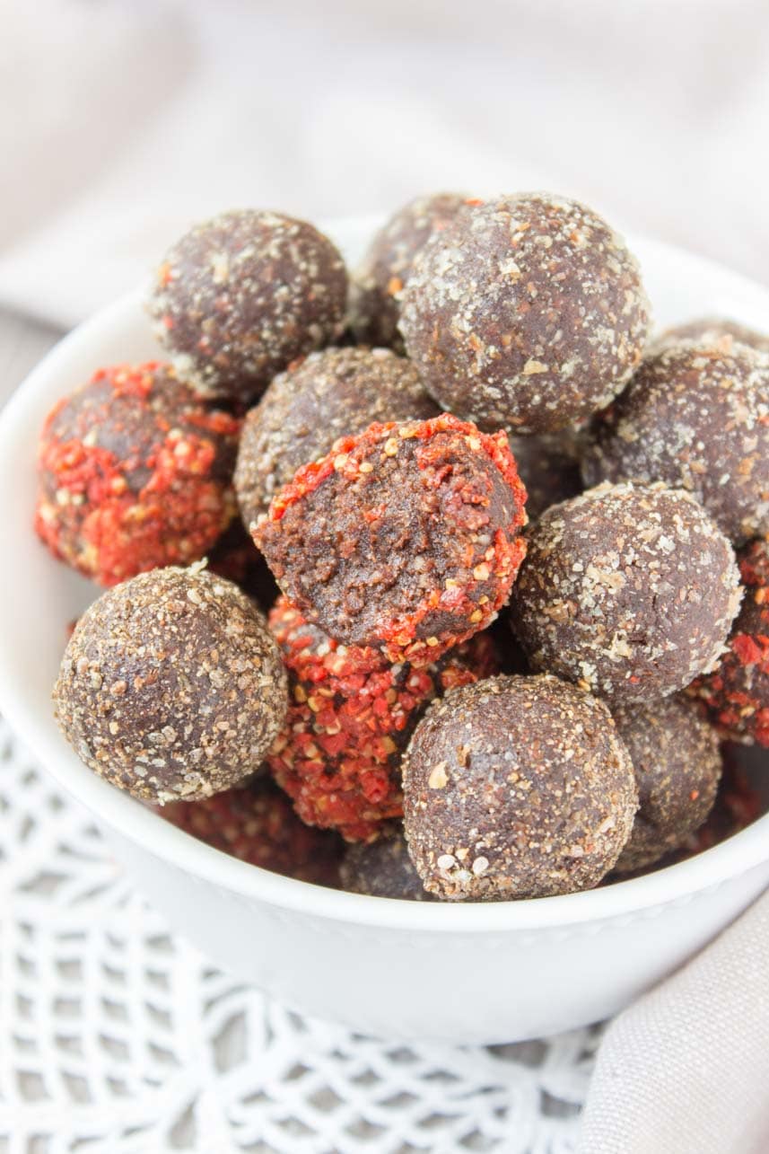 Turmeric Maca Powder Cacao Energy Balls Vegan Glute-Free Refined Sugar-Free Low-Calorie Snack