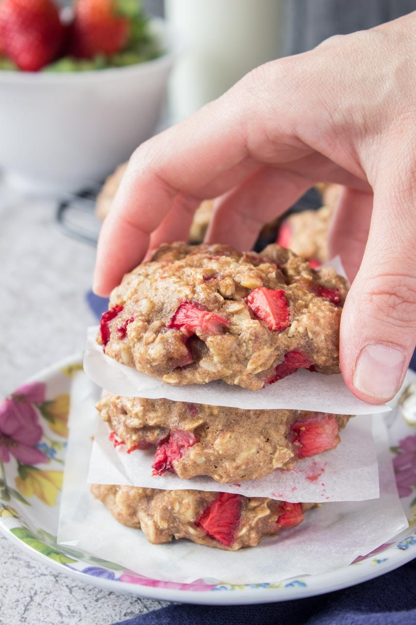 Strawberry Oatmeal Cookies with fresh strawberries and walnuts