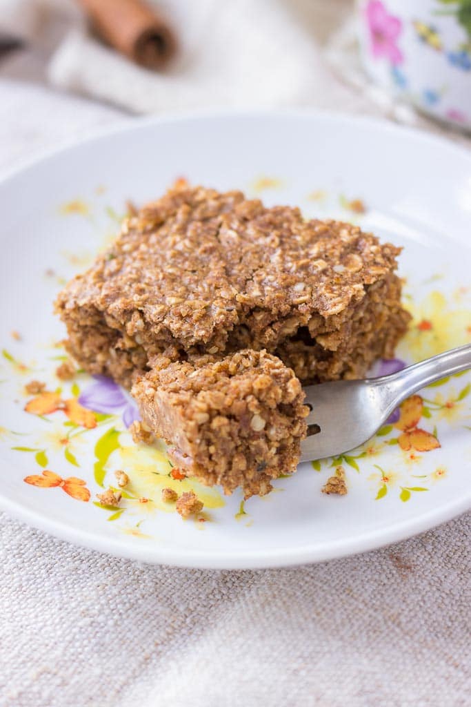 Baked oatmeal with oats cinnamon and hemp seeds