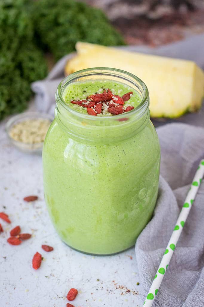 Kale Pineapple Smoothie Healthy creamy deliciousness!