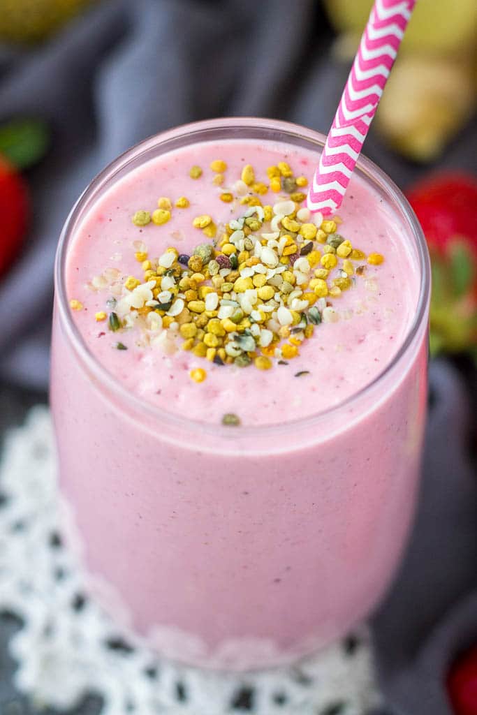 Strawberry Smoothie with yogurt and ginger