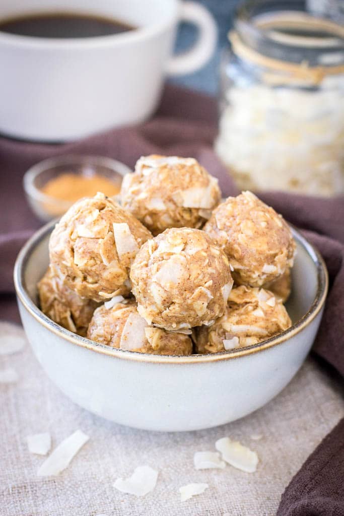 No-bake Peanut Butter Coconut Balls with oats