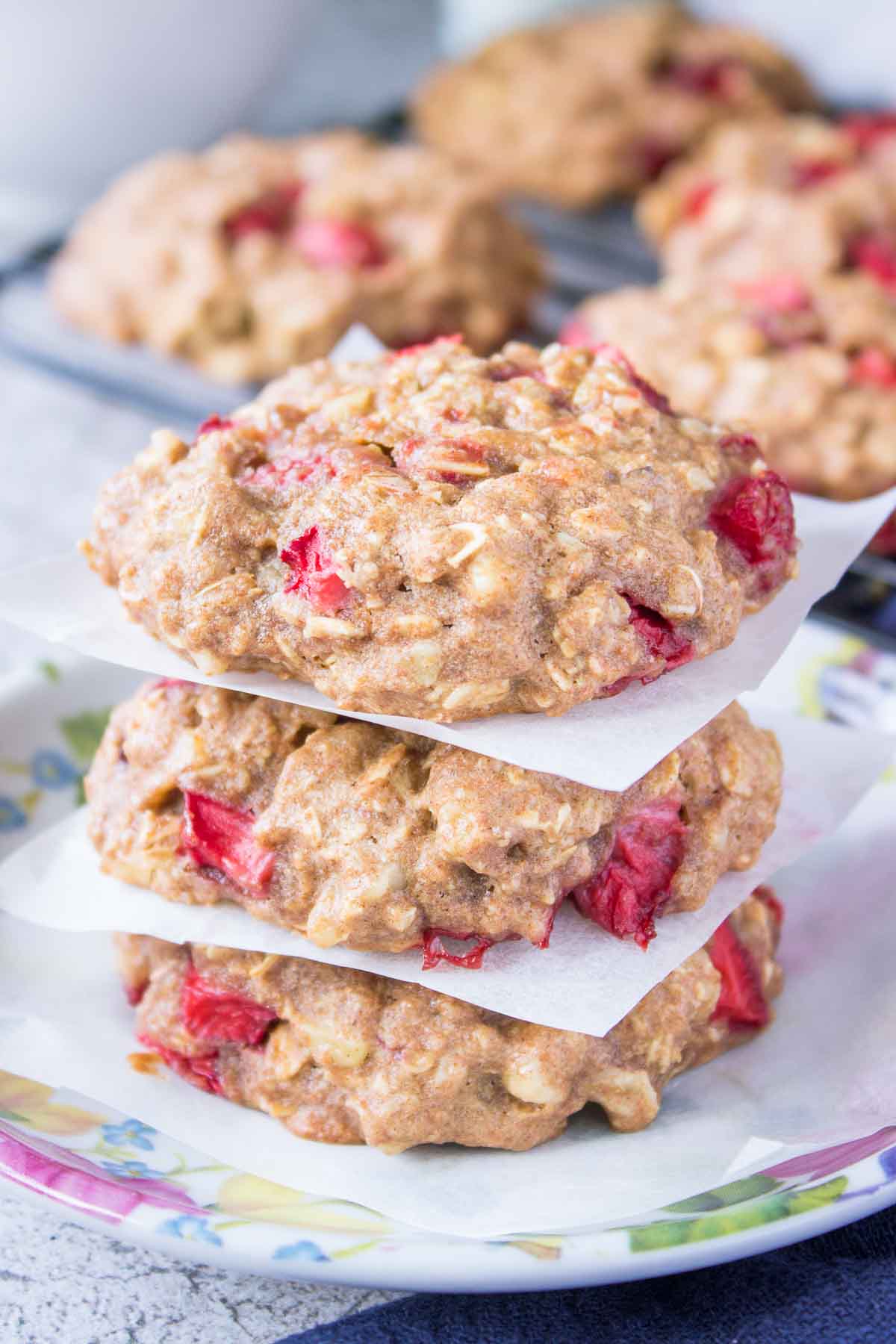 Healthy Strawberry Oatmeal Cookies