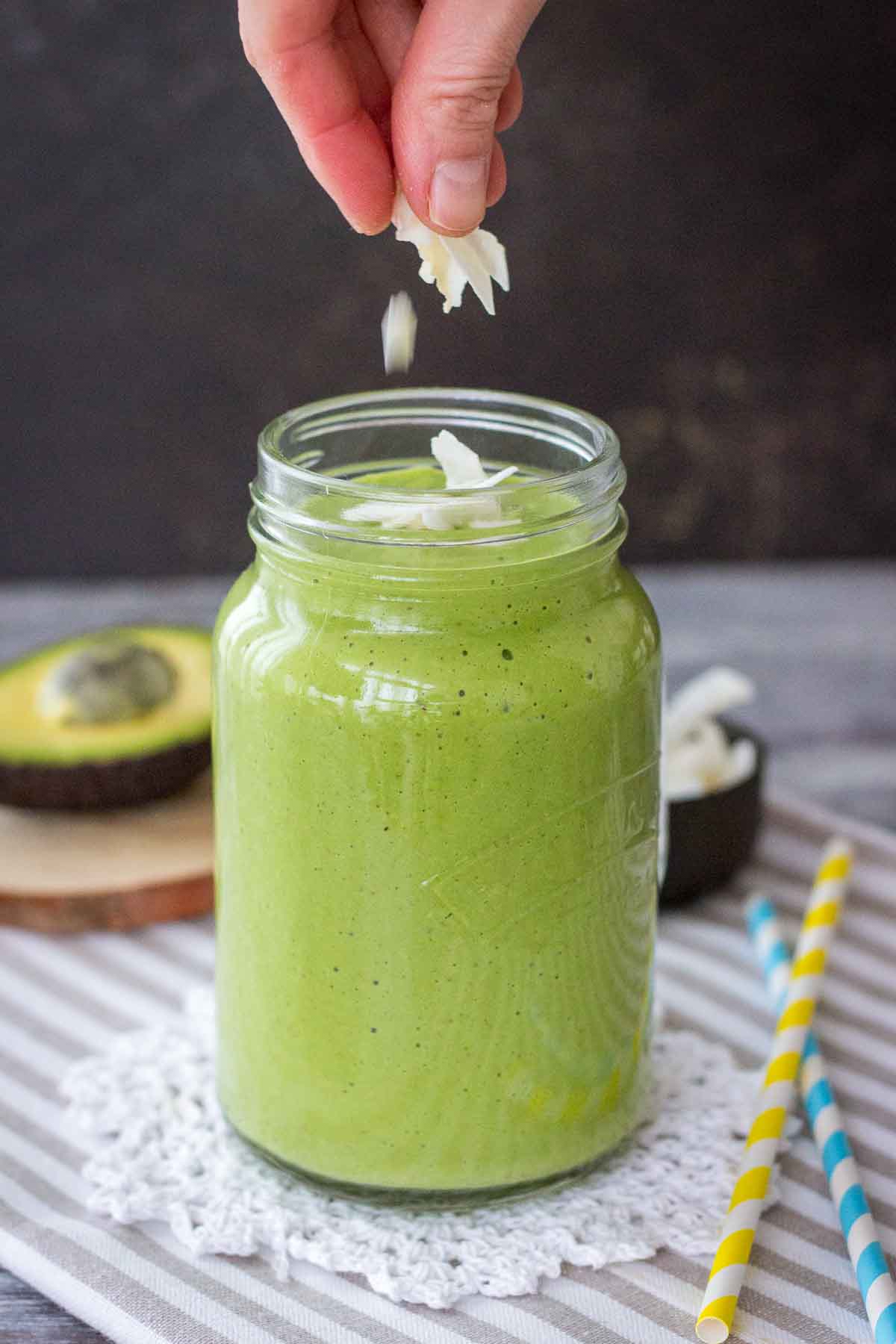 Topping matcha green tea shake with coconut